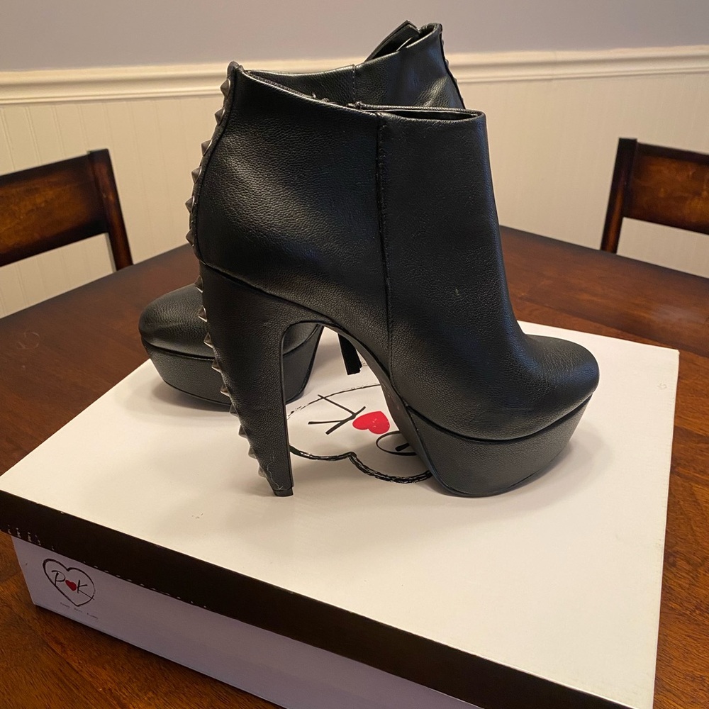 Black Heeled Boots with Stiletto Heel and Platform